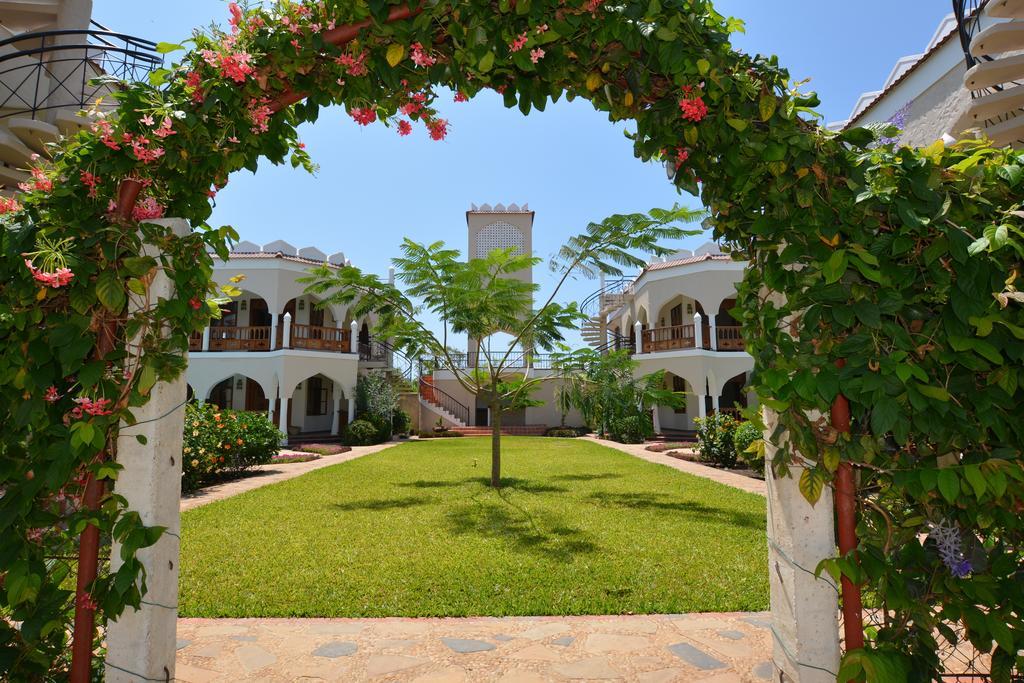 Diani Pearl *